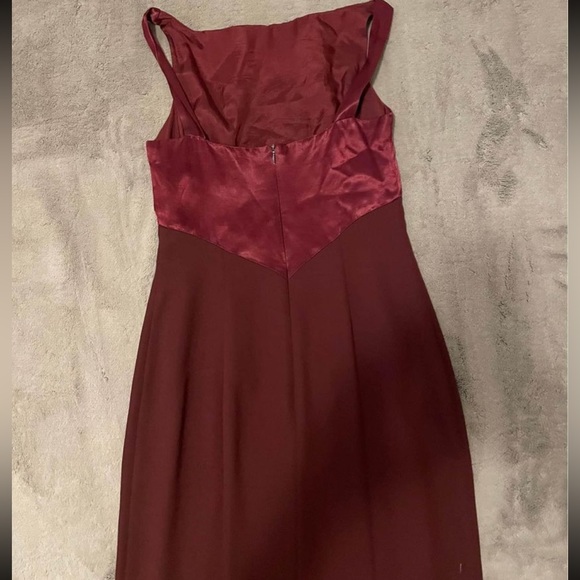 Red dress - Picture 3 of 3